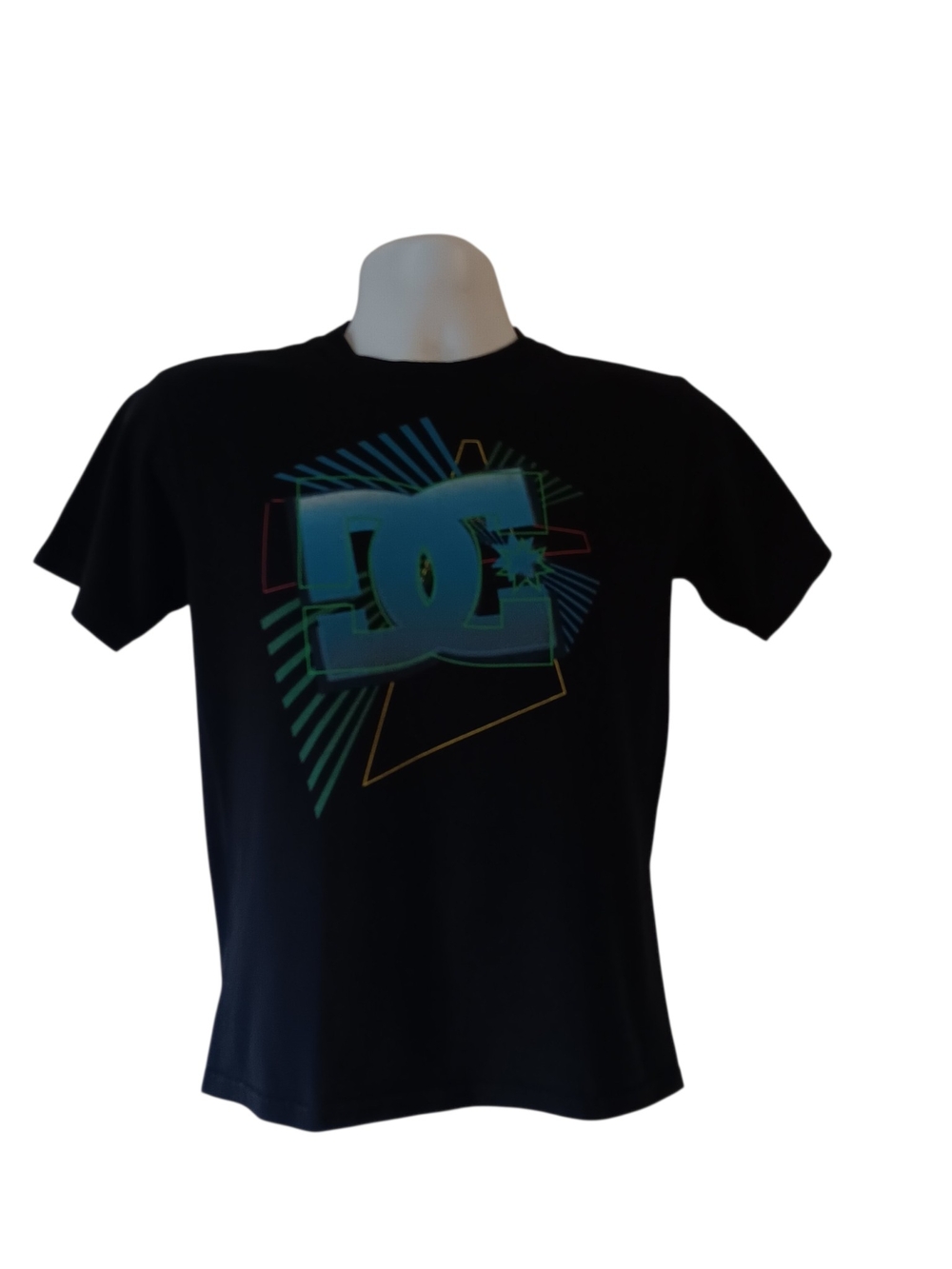 DC Shoes boy's black short-sleeve skater graphic t-shirt size M